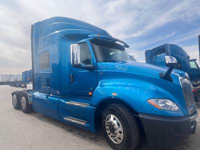 International LT625 Single Axle Sleeper Semi Truck - 73" Integral Sleeper, Cummins 400HP, 11 Speed Automatic