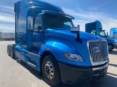 International LT625 Single Axle Sleeper Semi Truck - 73" Integral Sleeper, Cummins 400HP, 11 Speed Automatic