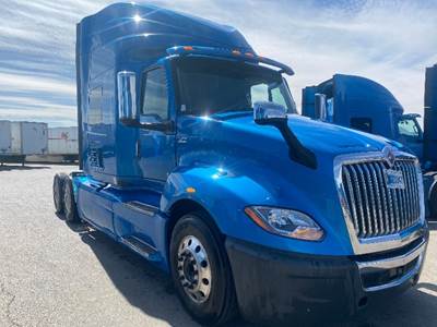 International LT625 Single Axle Sleeper Semi Truck - 73" Integral Sleeper, Cummins 400HP, 11 Speed Automatic