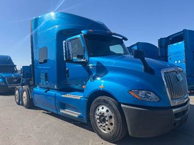 International LT625 Single Axle Sleeper Semi Truck - 73" Integral Sleeper, Cummins 400HP, 11 Speed Automatic