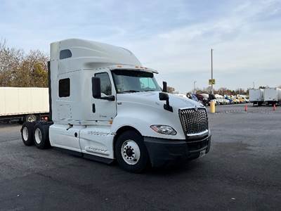 International LT625 Sleeper Semi Truck - 73" Integral Sleeper, Cummins 450HP, 12 Speed Automatic