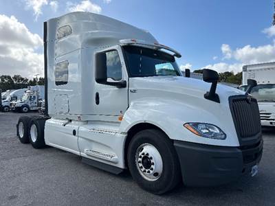 International LT625 Sleeper Semi Truck - 73" Integral Sleeper, Cummins 450HP, 12 Speed Automatic