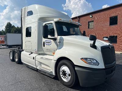 International LT625 Sleeper Semi Truck - 73" Integral Sleeper, Cummins 450HP, 12 Speed Automatic
