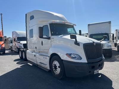 International LT625 Sleeper Semi Truck - 73" Integral Sleeper, Cummins 450HP, 12 Speed Automatic