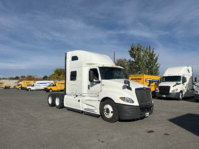 International LT625 Sleeper Semi Truck - 73" Integral Sleeper, Cummins 450HP, 12 Speed Automatic