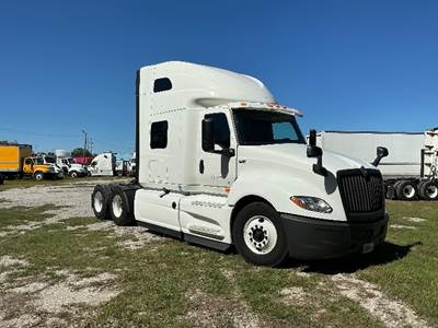 International LT625 Sleeper Semi Truck - 73" Integral Sleeper, Cummins 450HP, 12 Speed Automatic