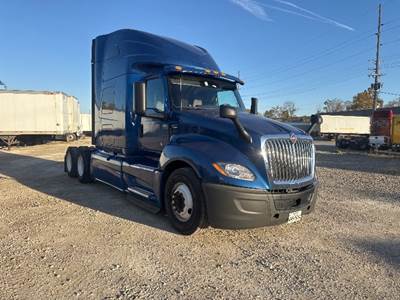 International LT625 Sleeper Semi Truck - 73" Integral Sleeper, Cummins 450HP, 10 Speed Automatic