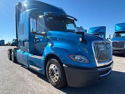 International LT625 Single Axle Sleeper Semi Truck - 73" Integral Sleeper, Cummins 400HP, 11 Speed Automatic