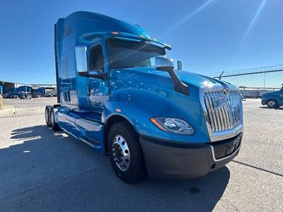 International LT625 Single Axle Sleeper Semi Truck - 73" Integral Sleeper, Cummins 400HP, 11 Speed Automatic