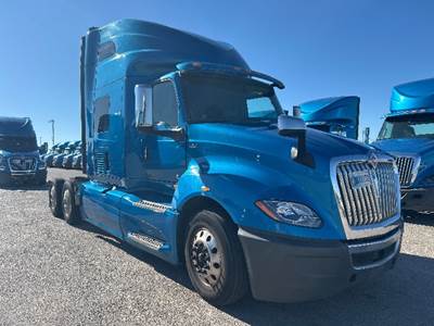 International LT625 Single Axle Sleeper Semi Truck - 73" Integral Sleeper, Cummins 400HP, 11 Speed Automatic