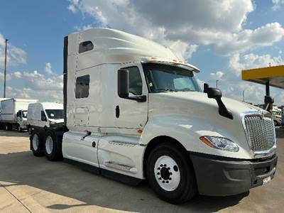 International LT625 Sleeper Semi Truck - 73" Integral Sleeper, Cummins 450HP, 12 Speed Automatic