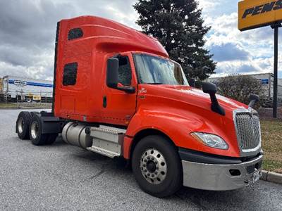 International LT625 Sleeper Semi Truck - 73" Integral Sleeper, 450HP, 12 Speed Automatic