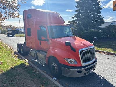 International LT625 Sleeper Semi Truck - 73" Integral Sleeper, 450HP, 12 Speed Automatic