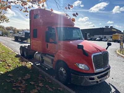 International LT625 Sleeper Semi Truck - 73" Integral Sleeper, 450HP, 12 Speed Automatic