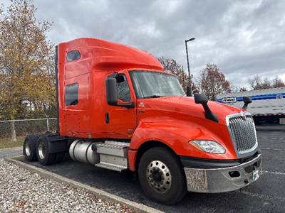 International LT625 Sleeper Semi Truck - 73" Integral Sleeper, 450HP, 12 Speed Automatic