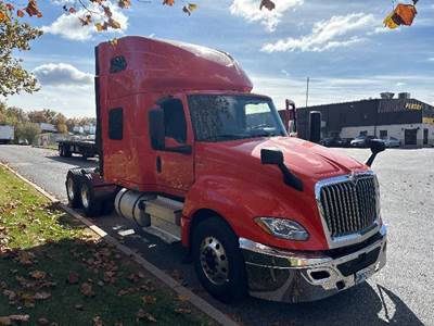 International LT625 Sleeper Semi Truck - 73" Integral Sleeper, 450HP, 12 Speed Automatic