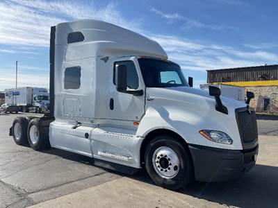 International LT625 Sleeper Semi Truck - 73" Integral Sleeper, Cummins 450HP, 12 Speed Automatic