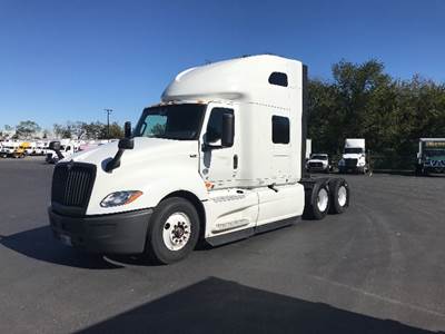 International LT625 Sleeper Semi Truck - 73" Integral Sleeper, Cummins 450HP, 12 Speed Automatic