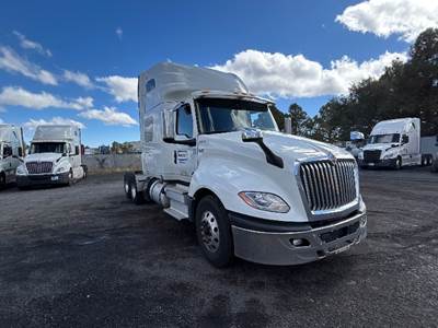International LT625 Sleeper Semi Truck - 73" Integral Sleeper, Cummins 450HP, 12 Speed Automatic