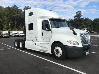 International LT625 Sleeper Semi Truck - 73" Integral Sleeper, Cummins 450HP, 13 Speed Automatic