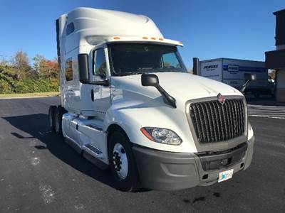 International LT625 Sleeper Semi Truck - 73" Integral Sleeper, Cummins 450HP, 13 Speed Automatic