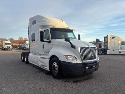 International LT625 Sleeper Semi Truck - 73" Integral Sleeper, Cummins 450HP, 13 Speed Automatic
