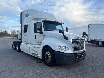 International LT625 Sleeper Semi Truck - 73" Integral Sleeper, Cummins 450HP, 13 Speed Automatic