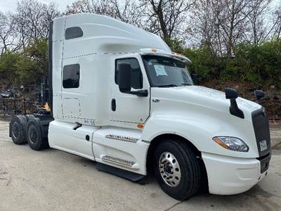 International LT625 Sleeper Semi Truck - 73" Integral Sleeper, Cummins 450HP, 12 Speed Automatic