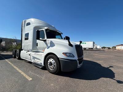 International LT625 Sleeper Semi Truck - 73" Integral Sleeper, Cummins 450HP, 12 Speed Automatic