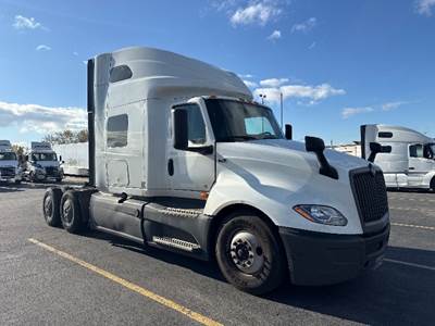 International LT625 Sleeper Semi Truck - 73" Integral Sleeper, Cummins 450HP, 12 Speed Automatic