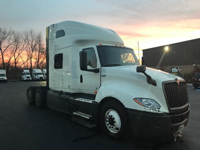 International LT625 Sleeper Semi Truck - 73" Integral Sleeper, Cummins 450HP, 12 Speed Automatic