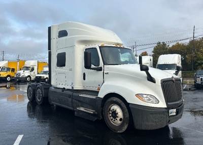International LT625 Sleeper Semi Truck - 73" Integral Sleeper, Cummins 450HP, 12 Speed Automatic