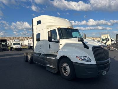 International LT625 Sleeper Semi Truck - 73" Integral Sleeper, Cummins 450HP, 12 Speed Automatic