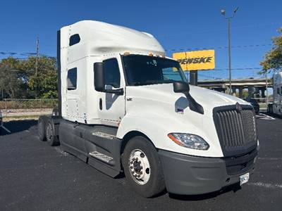 International LT625 Sleeper Semi Truck - 73" Integral Sleeper, Cummins 450HP, 12 Speed Automatic