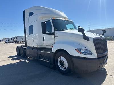 International LT625 Sleeper Semi Truck - 73" Integral Sleeper, Cummins 450HP, 12 Speed Automatic