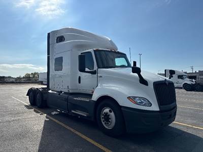 International LT625 Sleeper Semi Truck - 73" Integral Sleeper, Cummins 450HP, 12 Speed Automatic