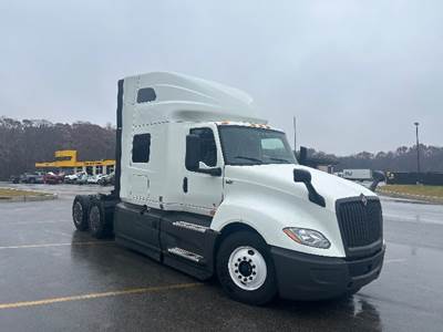 International LT625 Sleeper Semi Truck - 73" Integral Sleeper, Cummins 450HP, 12 Speed Automatic