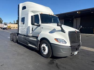 International LT625 Sleeper Semi Truck - 73" Integral Sleeper, Cummins 450HP, 12 Speed Automatic