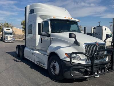 International LT625 Sleeper Semi Truck - 73" Integral Sleeper, Cummins 450HP, 10 Speed Automatic