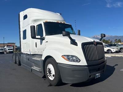 International LT625 Sleeper Semi Truck - 73" Integral Sleeper, Cummins 450HP, 12 Speed Automatic