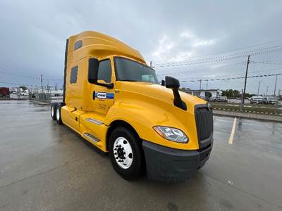 International LT625 Sleeper Semi Truck - 73" Integral Sleeper, Cummins 450HP, 12 Speed Automatic