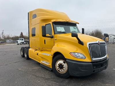 International LT625 Sleeper Semi Truck - 73" Integral Sleeper, Cummins 450HP, 12 Speed Automatic