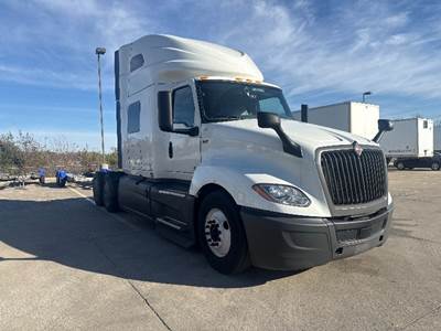 International LT625 Sleeper Semi Truck - 73" Integral Sleeper, Cummins 450HP, 12 Speed Automatic