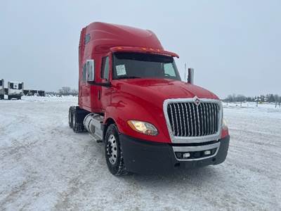 International LT625 Sleeper Semi Truck - 73" Integral Sleeper, Cummins 450HP, 10 Speed Automatic