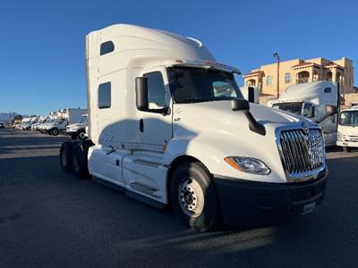 International LT625 Sleeper Semi Truck - 73" Integral Sleeper, Cummins 450HP, 10 Speed Automatic