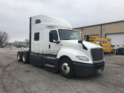 International LT625 Sleeper Semi Truck - 73" Integral Sleeper, Cummins 450HP, 12 Speed Automatic