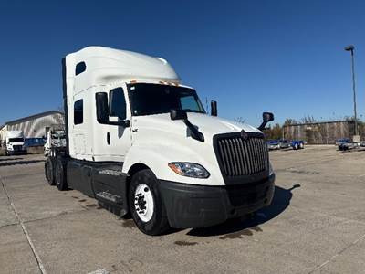 International LT625 Sleeper Semi Truck - 73" Integral Sleeper, Cummins 450HP, 12 Speed Automatic