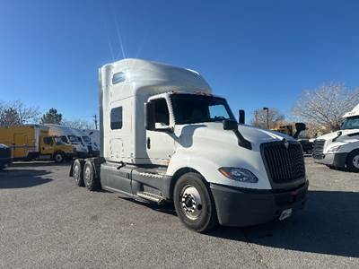 International LT625 Sleeper Semi Truck - 73" Integral Sleeper, Cummins 450HP, 12 Speed Automatic
