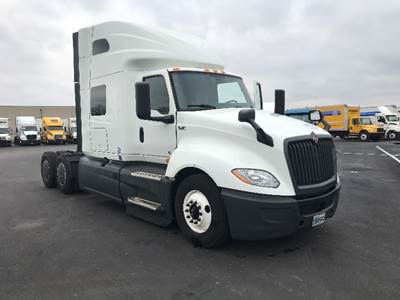 International LT625 Sleeper Semi Truck - 73" Integral Sleeper, Cummins 450HP, 12 Speed Automatic