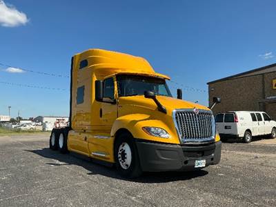International LT625 Sleeper Semi Truck - 73" Integral Sleeper, Cummins 450HP, 12 Speed Automatic